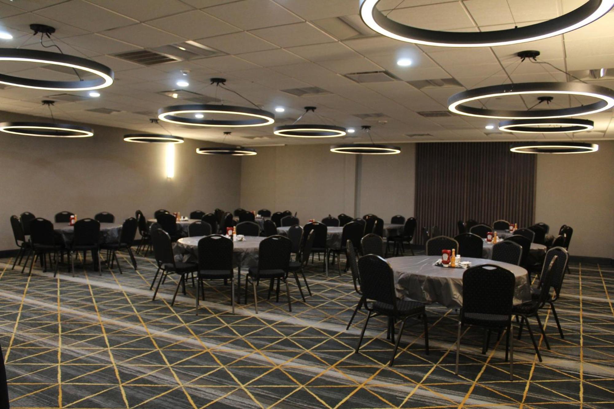 Holiday Inn Dallas Market Ctr Love Field By Ihg Exterior photo